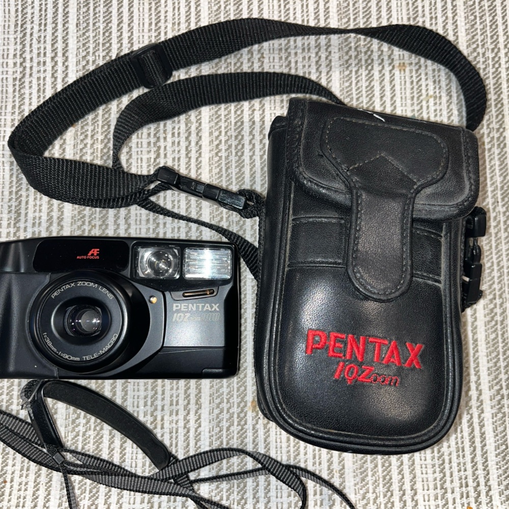 PENTAX IQZoom900 35mm Point & Shoot Film Camera, 38-90mm Lens Untested